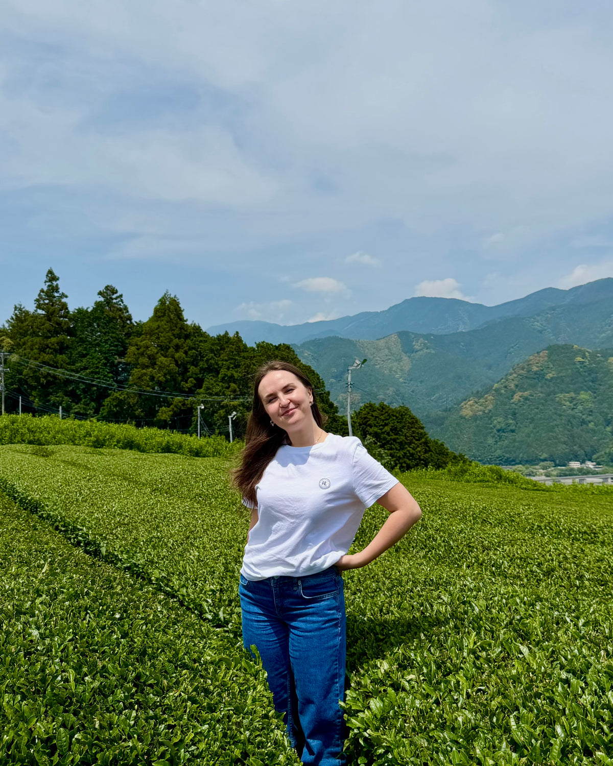 Natalia dans les champs de thé de Shizuoka